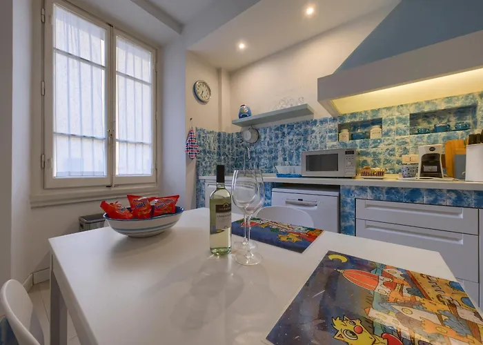 Con 2 Bagni, Ac E Wifi A Due Passi Dalla Stazione E Dal Centro Storico Apartamento