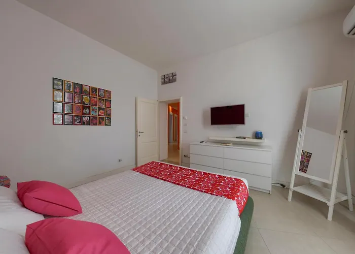 Con 2 Bagni, Ac E Wifi A Due Passi Dalla Stazione E Dal Centro Storico Florencia