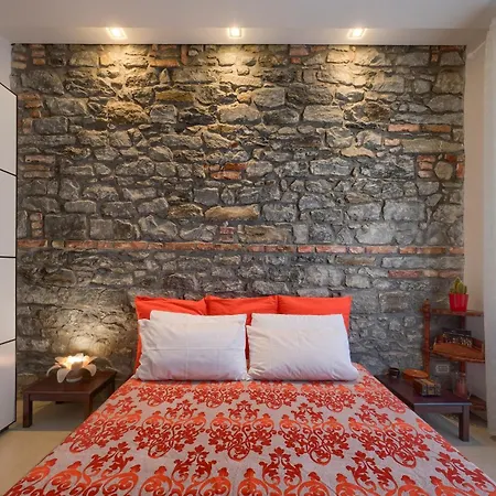 Con 2 Bagni, Ac E Wifi A Due Passi Dalla Stazione E Dal Centro Storico