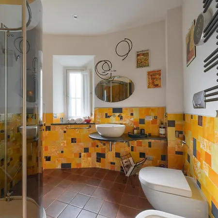 Con 2 Bagni, Ac E Wifi A Due Passi Dalla Stazione E Dal Centro Storico Apartment