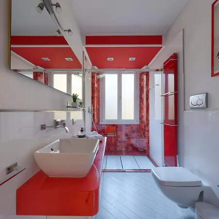 Apartment Con 2 Bagni, Ac E Wifi A Due Passi Dalla Stazione E Dal Centro Storico *