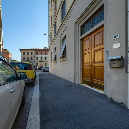 Apartamento Con 2 Bagni, Ac E Wifi A Due Passi Dalla Stazione E Dal Centro Storico *