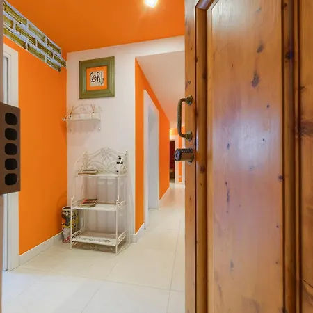 Con 2 Bagni, Ac E Wifi A Due Passi Dalla Stazione E Dal Centro Storico Apartamento